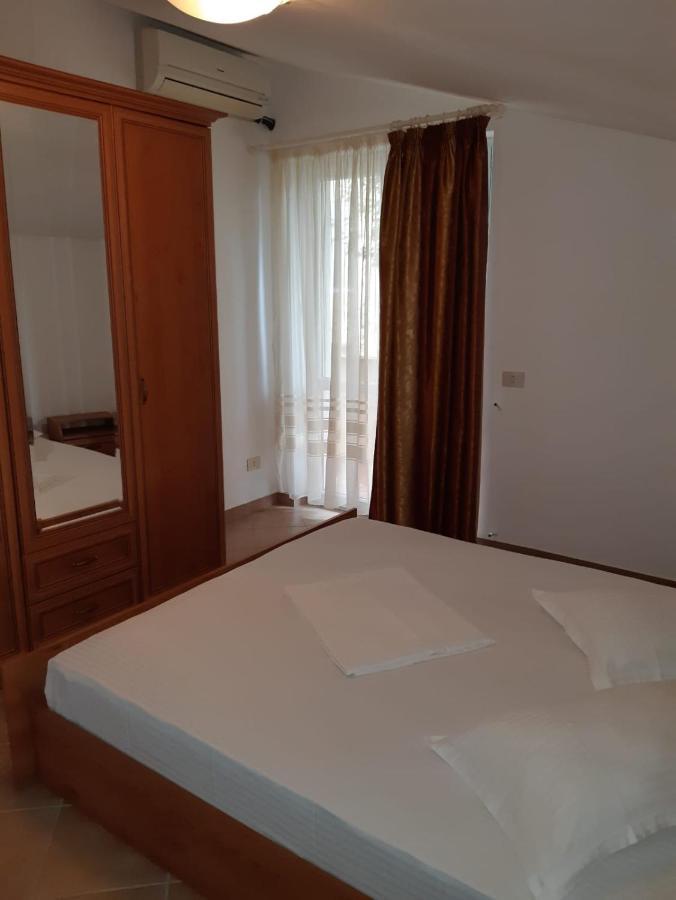Villa Rozzy Năvodari Exteriör bild