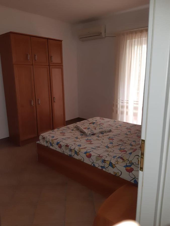 Villa Rozzy Năvodari Exteriör bild